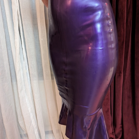 Latex Polymorphe Purple Orchid Skirt - Picture 7 of 12